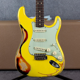 Fender Custom 1963 Strat Heavy Relic - Yellow Over Sunburst - Case - 2nd Hand Fender Custom 1963 Strat Heavy Relic - Yellow Over Sunburst - Case - 2nd Hand