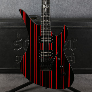 Schecter Synyster Gates Custom - Black with Red Pinstripes - Case - 2nd Hand Schecter Synyster Gates Custom - Black with Red Pinstripes - Case - 2nd Hand
