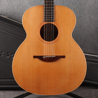 Lowden O-23 - Cedar Top - Walnut Back and Sides - 2nd Hand