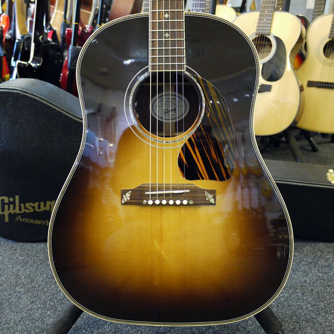 Gibson J-45 Custom Acoustic Guitar w/ Hard Case - 2nd Hand