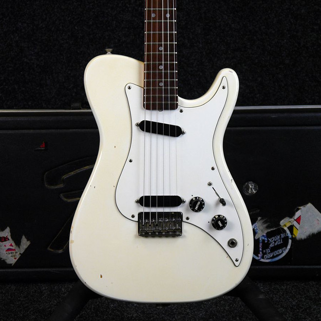 Fender 1982 Bullet Deluxe - USA Made - Cream w/ Hard Case - 2nd Hand