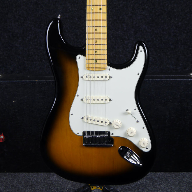 Fender 2007 Deluxe Stratocaster - MN - 2-Tone Sunburst w/Hard Case - 2nd Hand