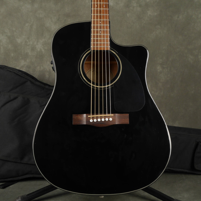 Fender DG60CE Electro-Acoustic Guitar - Black w/Gig Bag - 2nd Hand