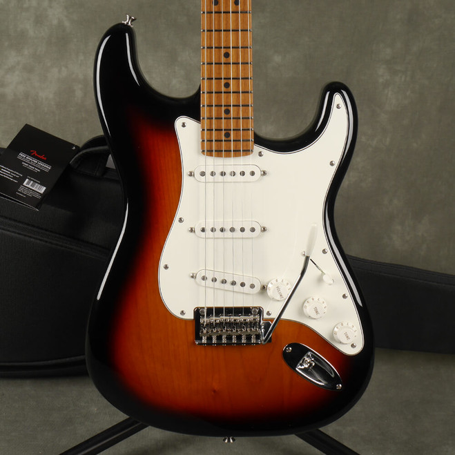 Fender FSR Stratocaster - Roasted Maple Neck - Sunburst w/Gig Bag - 2nd Hand