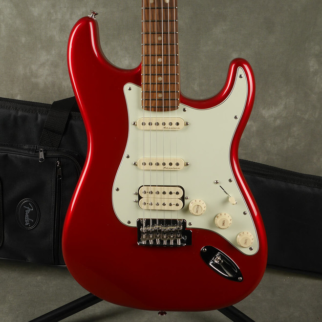 Fender Mexican Deluxe HSS Stratocaster - Candy Apple Red w/Gig Bag - 2nd Hand