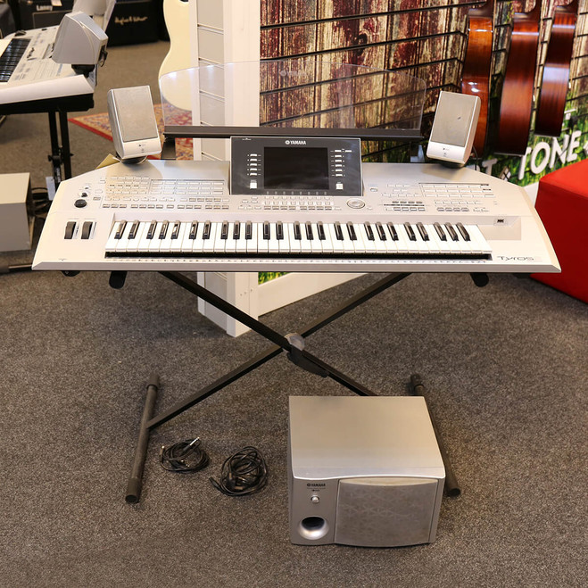 Yamaha Tyros 2 Keyboard with Speakers w/Gig Bag - 2nd Hand