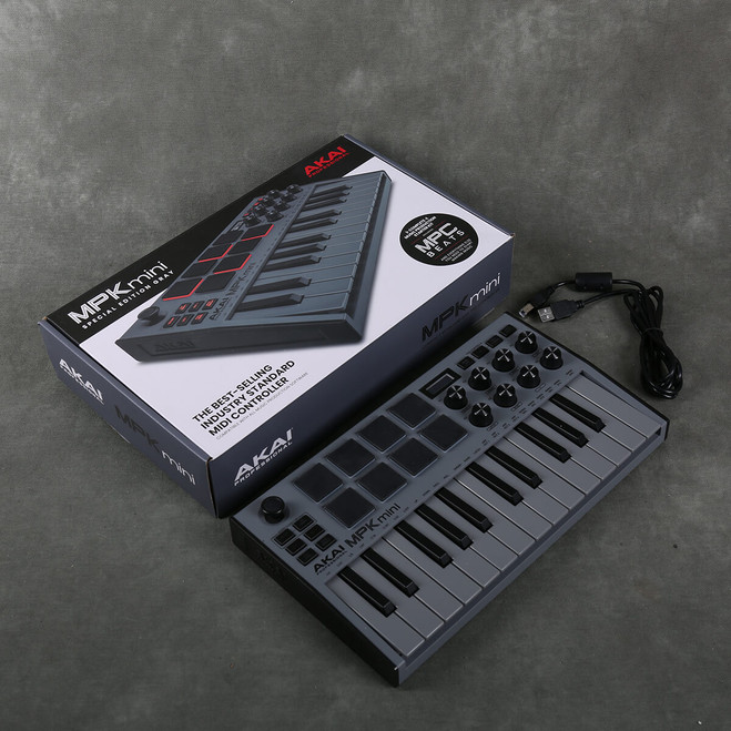 Akai MPK 3 USB MIDI Controller Keyboard w/Box - 2nd Hand