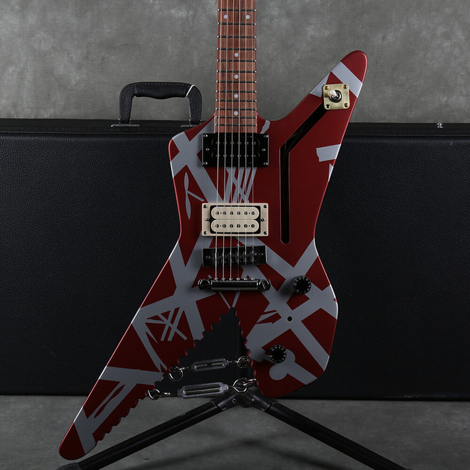 EVH Striped Series Shark w/Hard Case - 2nd Hand