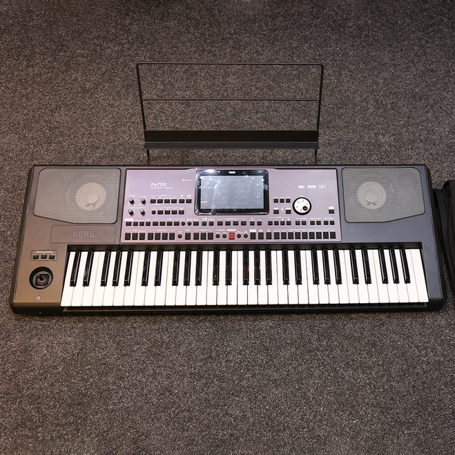 Korg PA700 Professional Arranger Keyboard w/Cover - 2nd Hand