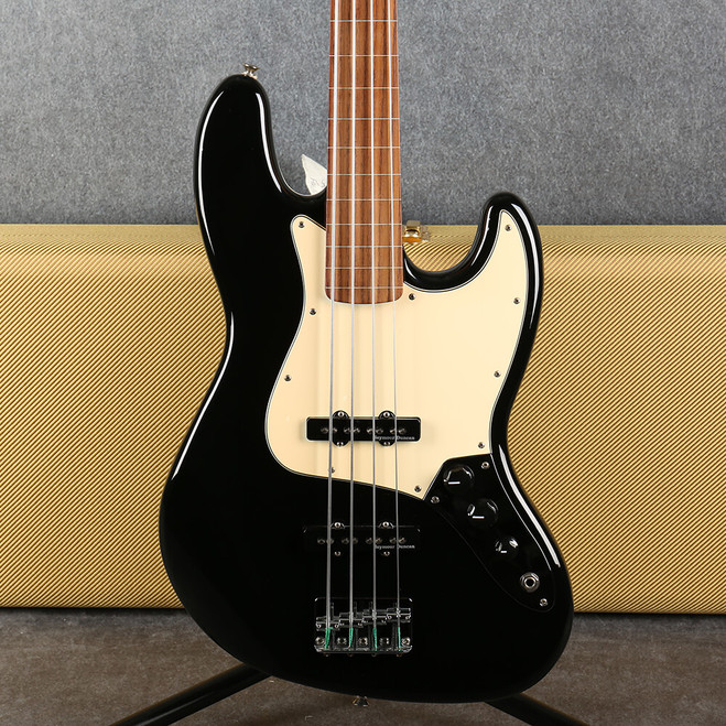 Fender Standard Jazz Bass Fretless - Black - Hard Case - 2nd Hand