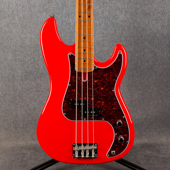 Sire Marcus Miller P5 4 String Bass - Dakota Red - 2nd Hand