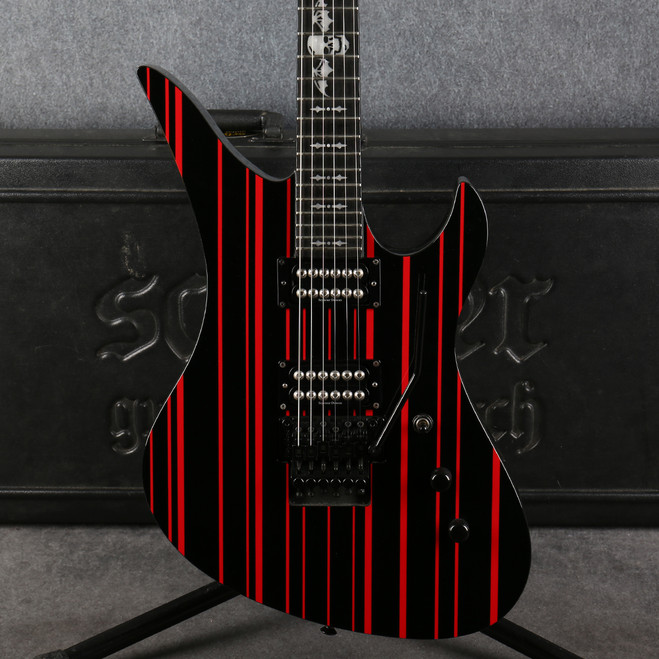 Schecter Synyster Gates Custom - Black with Red Pinstripes - Case - 2nd Hand