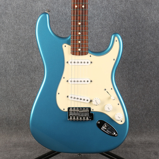 Fender Mexican Standard Stratocaster- Lake Placid Blue - 2nd Hand