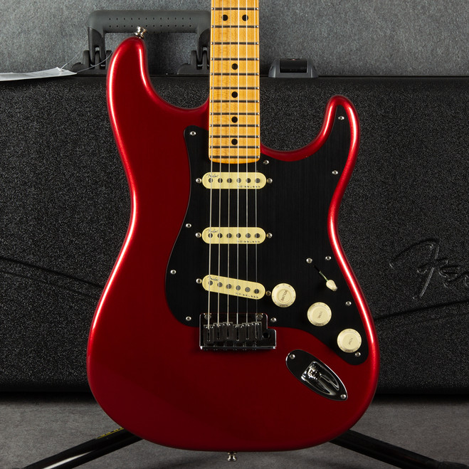 Fender American Ultra II Stratocaster - Sinister Red - Hard Case - 2nd Hand