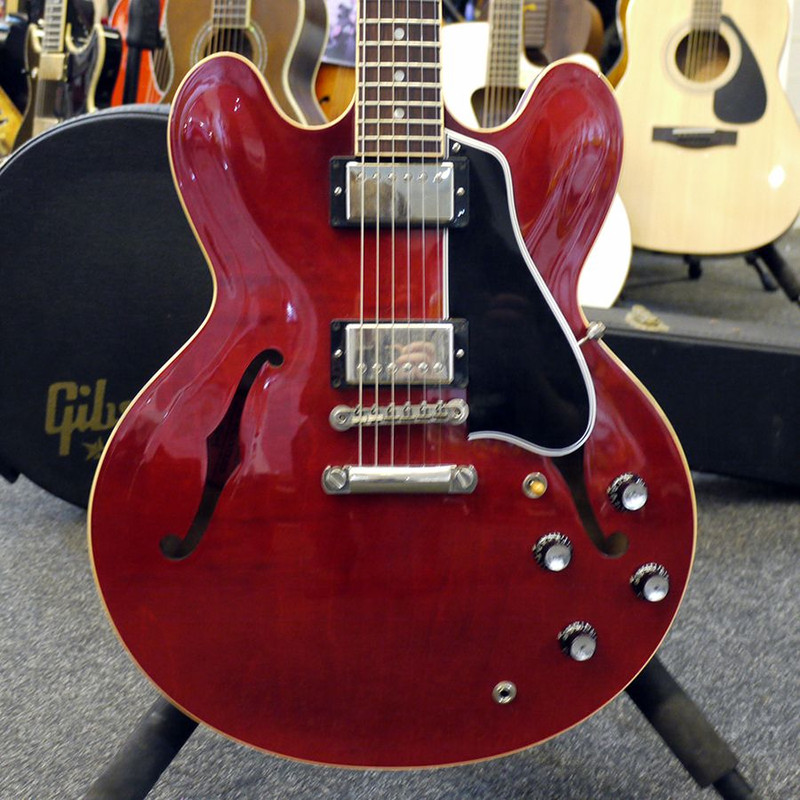 Gibson ES-335 Fat Neck - Cherry - Hard Case - 2nd Hand Gibson ES-335 Fat Neck - Cherry - Hard Case - 2nd Hand