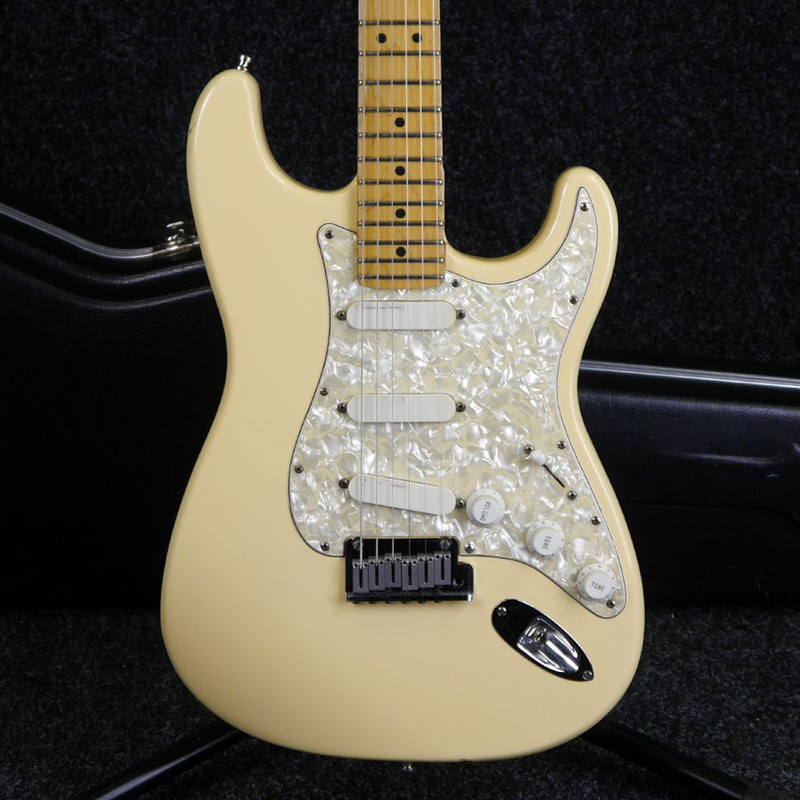 Fender Stratocaster Plus - Vintage White w/ Hard Case - 2nd Hand