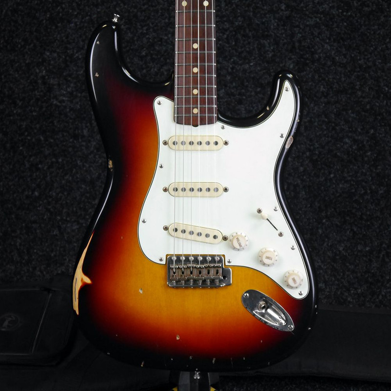 Fender 62 Stratocaster, Relic, MIJ - Sunburst w/ Gig Bag - 2nd Hand
