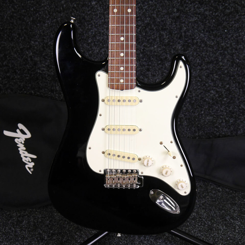 Fender Vintage Series 60s Stratocaster, MIJ - Black w/Gig Bag - 2nd Hand Fender Vintage Series 60s Stratocaster, MIJ - Black w/Gig Bag - 2nd Hand