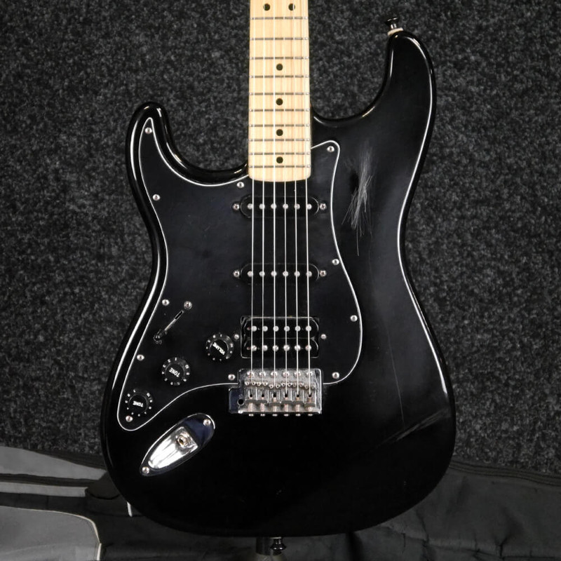 Fender Standard Mexican Stratocaster - LH - Black w/Gig Bag - 2nd Hand