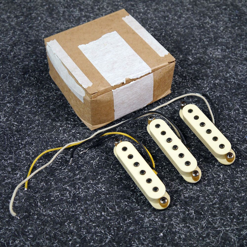 Fender Hand Wound 60s Stratocaster Pickups, Josefina Signed w/Box - 2nd Hand Fender Hand Wound 60s Stratocaster Pickups, Josefina Signed w/Box - 2nd Hand
