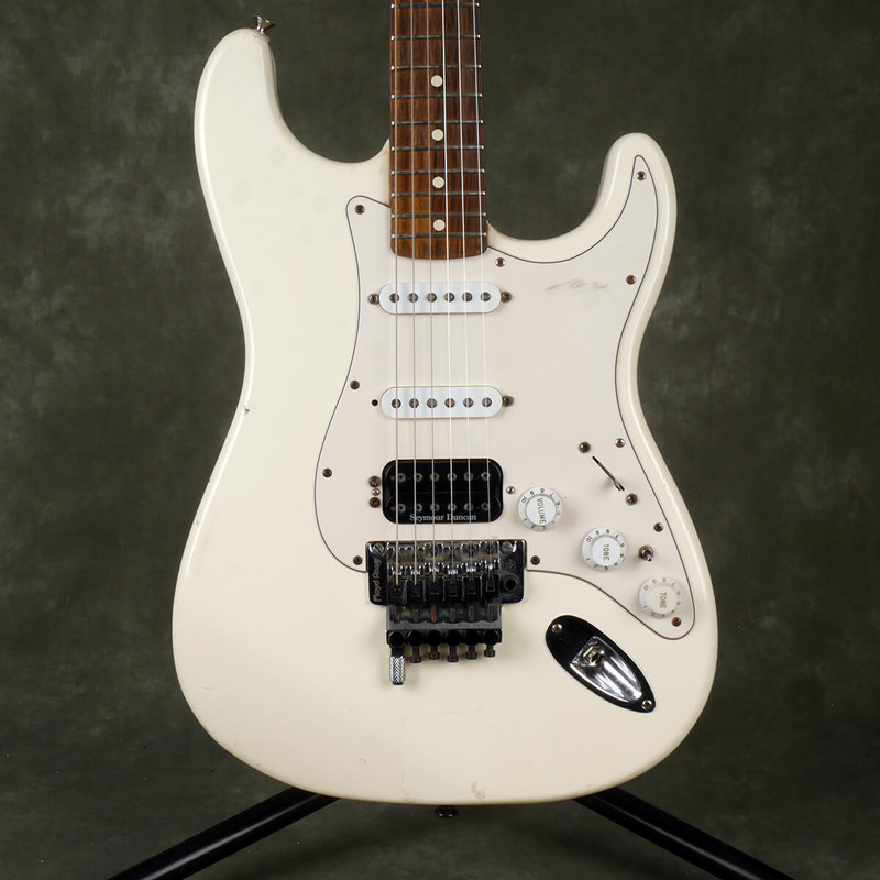 Fender HM Stratocaster Floyd Rose - White (M12) - 2nd Hand Fender HM Stratocaster Floyd Rose - White (M12) - 2nd Hand