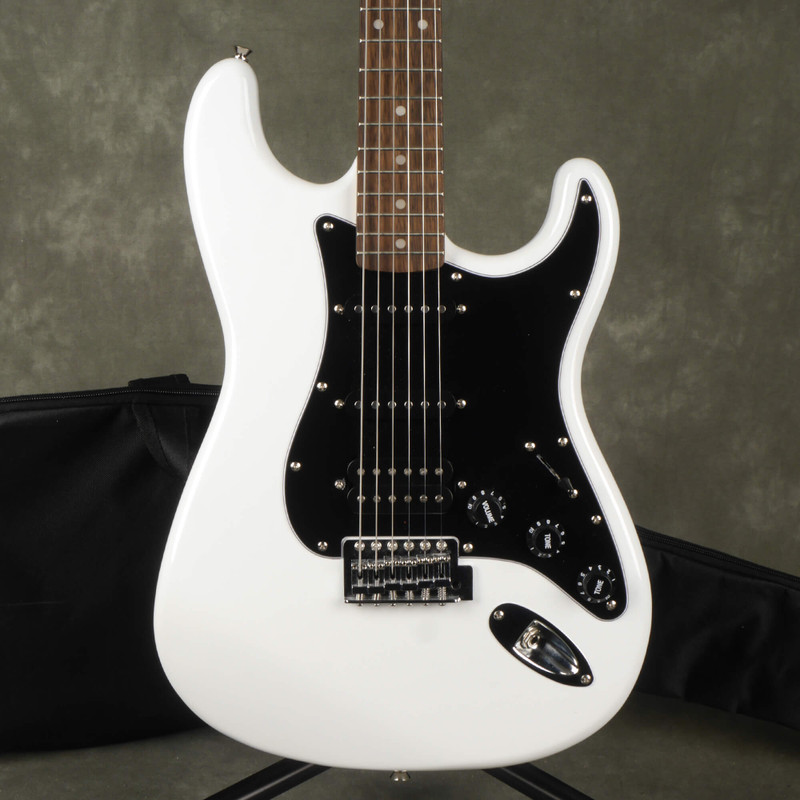 Squier Affinity Series Stratocaster - White w/Gig Bag - 2nd Hand Squier Affinity Series Stratocaster - White w/Gig Bag - 2nd Hand