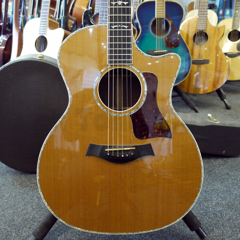 Taylor W14C Walnut Custom w/ Hard Case - 2nd Hand Taylor W14C Walnut Custom w/ Hard Case - 2nd Hand