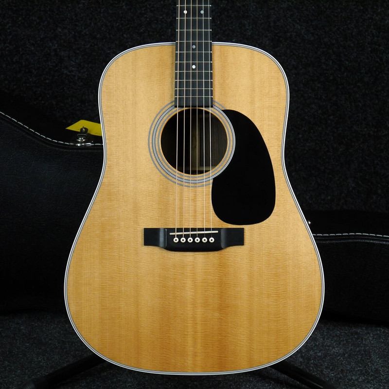 Martin D-28 Acoustic Guitar - Natural w/Hard Case - 2nd Hand Martin D-28 Acoustic Guitar - Natural w/Hard Case - 2nd Hand