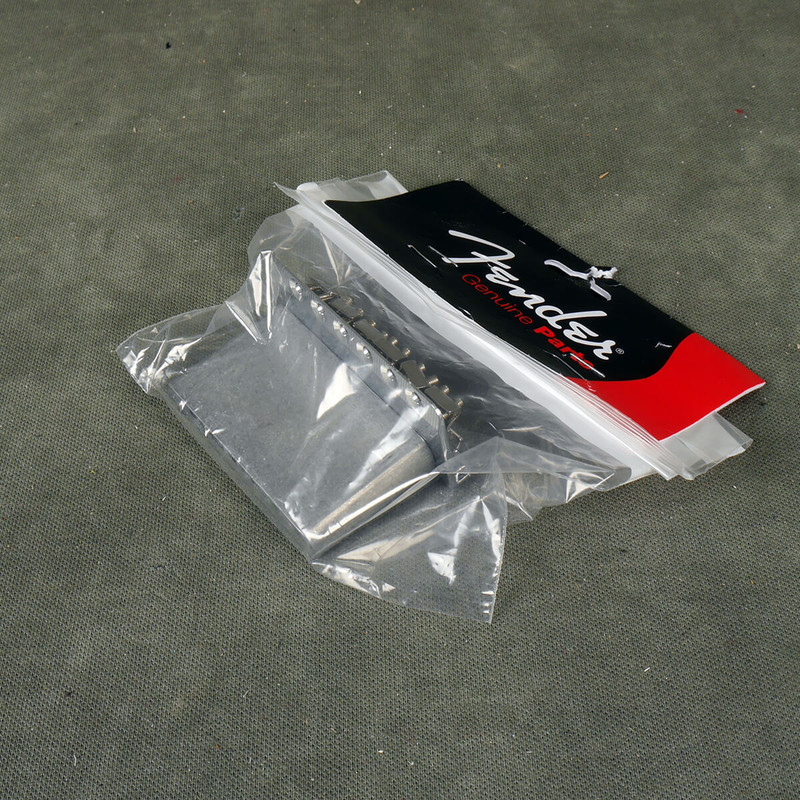 Fender Vintage-Style Standard Stratocaster Bridge - Chrome w/Bag - Ex Demo