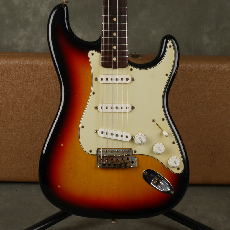 Fender Custom Shop 1960s Relic Stratocaster - Sunburst w/Hard Case - 2nd Hand Fender Custom Shop 1960s Relic Stratocaster - Sunburst w/Hard Case - 2nd Hand