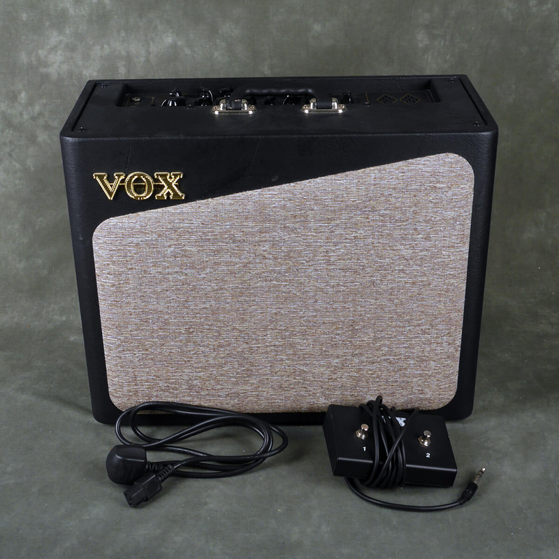 Vox AV30 Combo Amplifier & Footswitch - 2nd Hand Vox AV30 Combo Amplifier & Footswitch - 2nd Hand