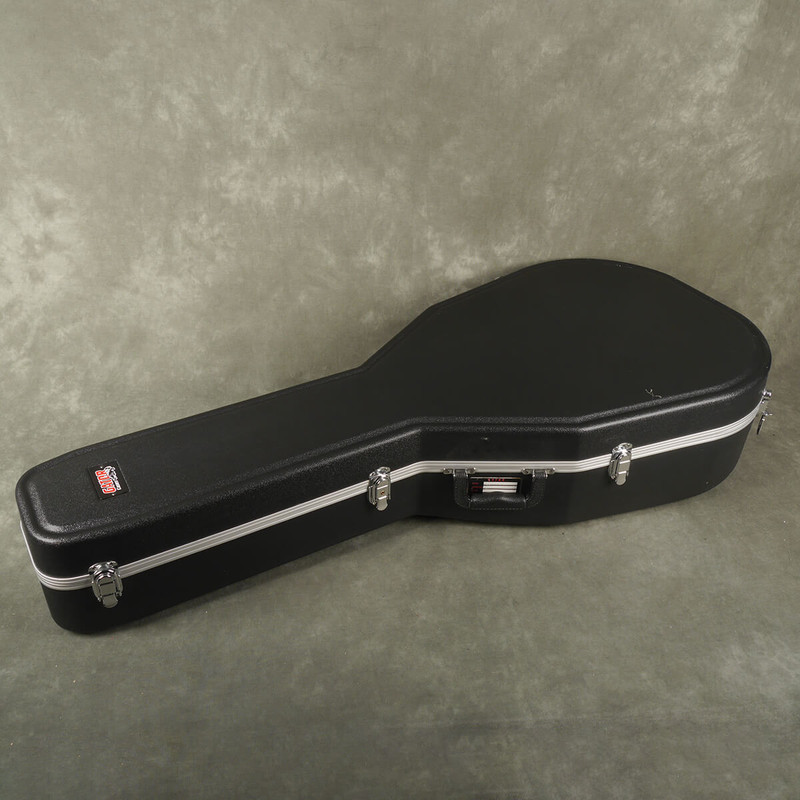 Gator Acoustic Guitar Case - Fits Jumbo (J-200) - 2nd Hand Gator Acoustic Guitar Case - Fits Jumbo (J-200) - 2nd Hand