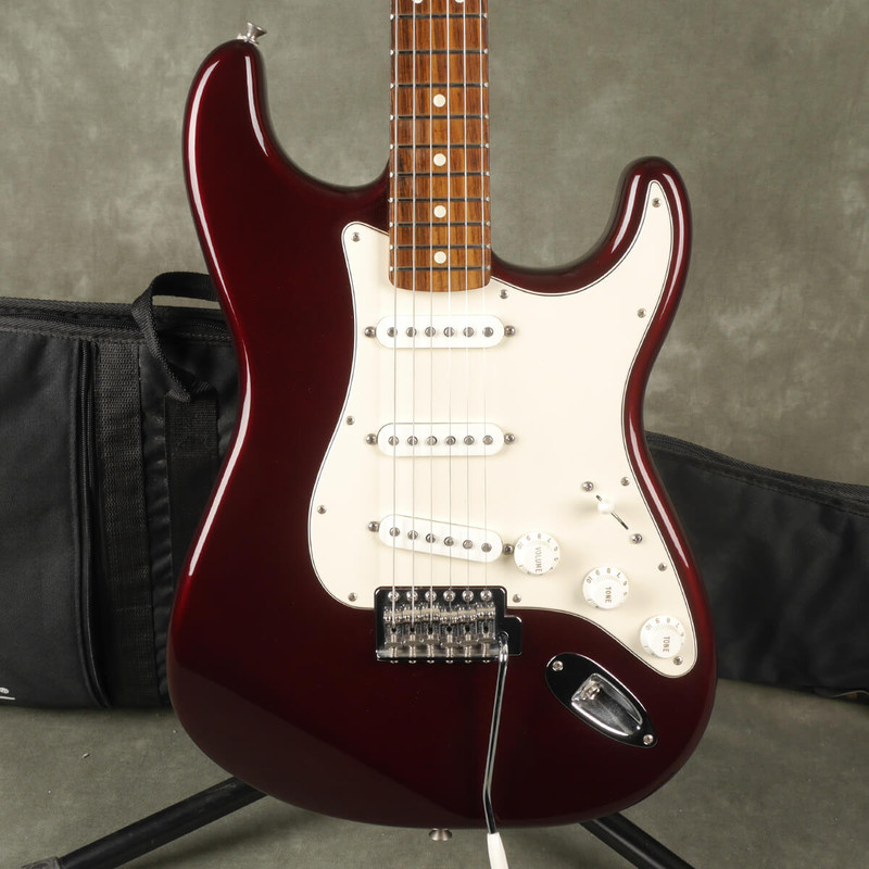 Fender Mexican Standard Stratocaster - Wine Red w/Gig Bag - 2nd Hand Fender Mexican Standard Stratocaster - Wine Red w/Gig Bag - 2nd Hand