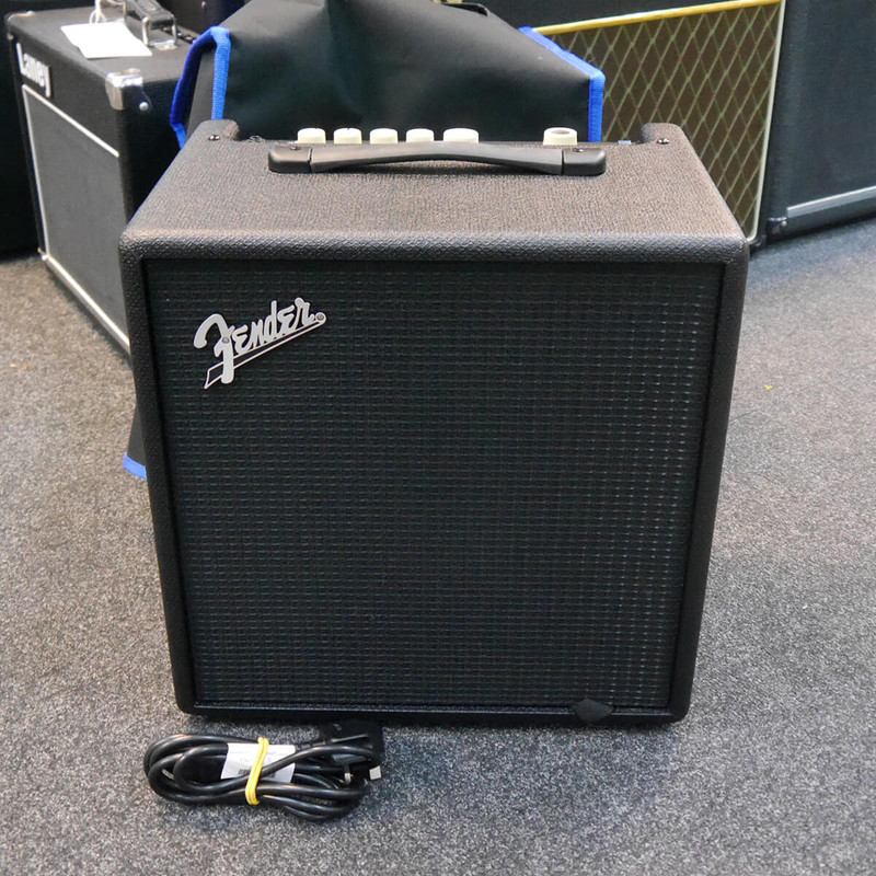 Fender Rumble LT25 Bass Combo Amplifier w/Cover - 2nd Hand