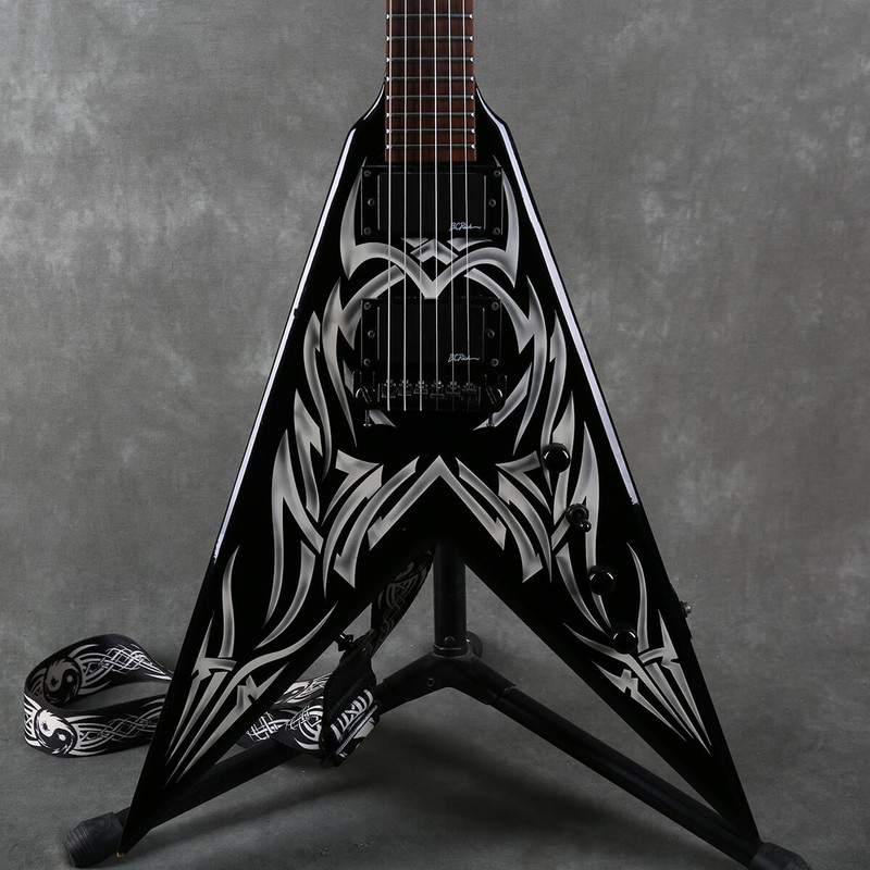 BC Rich KKV Signature Flying V - Tribal Graphic - 2nd Hand BC Rich KKV Signature Flying V - Tribal Graphic - 2nd Hand