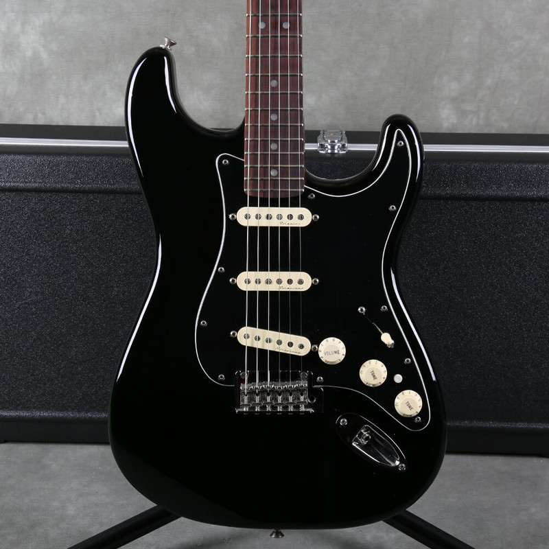 Fender Deluxe Stratocaster - Black - Hard Case - 2nd Hand Fender Deluxe Stratocaster - Black - Hard Case - 2nd Hand