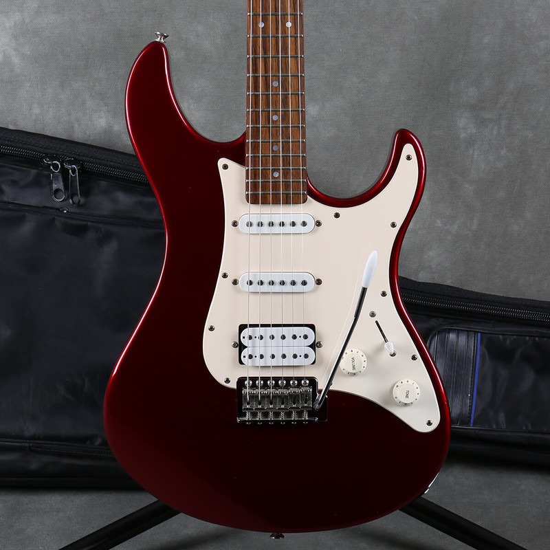 Yamaha Pacifica 012 - Red Metallic - Gig Bag - 2nd Hand - Used