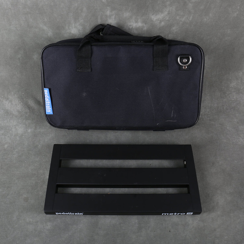 Pedaltrain Metro 16 - Gig Bag - 2nd Hand - Used Pedaltrain Metro 16 - Gig Bag - 2nd Hand - Used