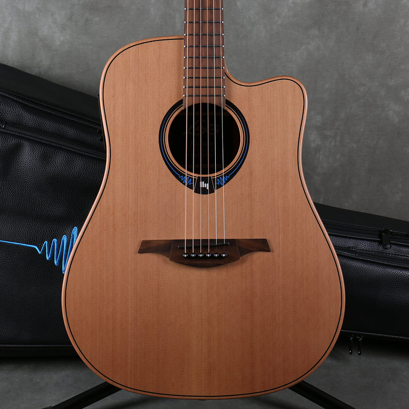 LAG Tramontane Hyvibe 10 THV10DCE - Natural - Gig Bag - 2nd Hand - Used LAG Tramontane Hyvibe 10 THV10DCE - Natural - Gig Bag - 2nd Hand - Used