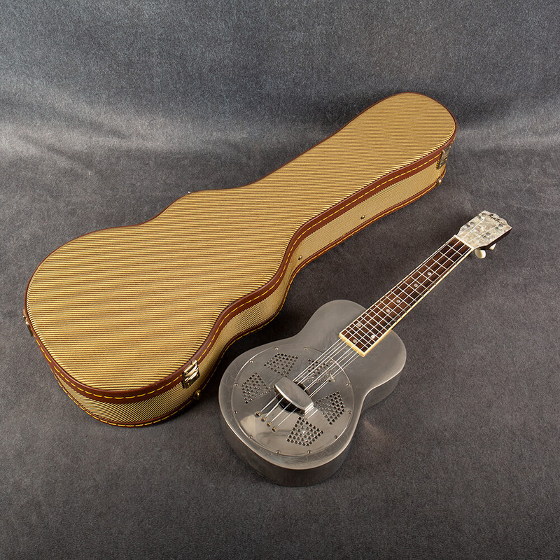 Ashbury AUR-10 Resonator Concert Ukulele - Hard Case - 2nd Hand Ashbury AUR-10 Resonator Concert Ukulele - Hard Case - 2nd Hand