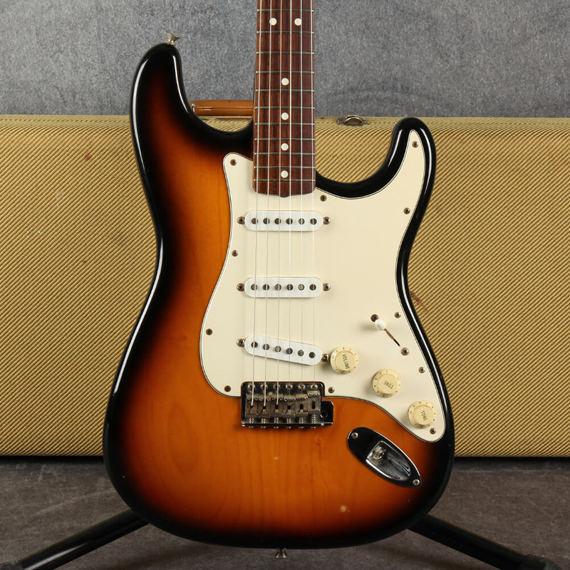 Fender American Vintage Reissue 60s Stratocaster - Sunburst - Case - 2nd Hand Fender American Vintage Reissue 60s Stratocaster - Sunburst - Case - 2nd Hand