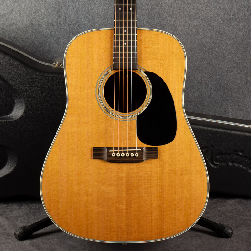 Martin D-28 Standard Series Acoustic Guitar - Natural - Hard Case - 2nd Hand Martin D-28 Standard Series Acoustic Guitar - Natural - Hard Case - 2nd Hand