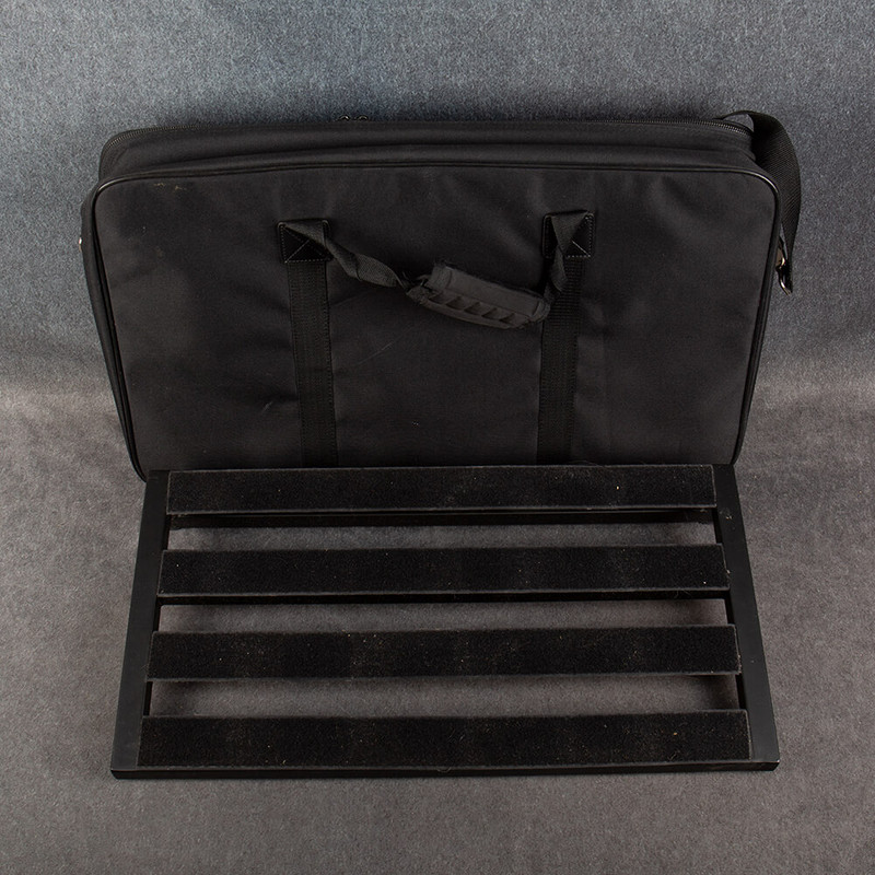 Pedaltrain Classic 2 Pedalboard - Gig Bag - 2nd Hand Pedaltrain Classic 2 Pedalboard - Gig Bag - 2nd Hand
