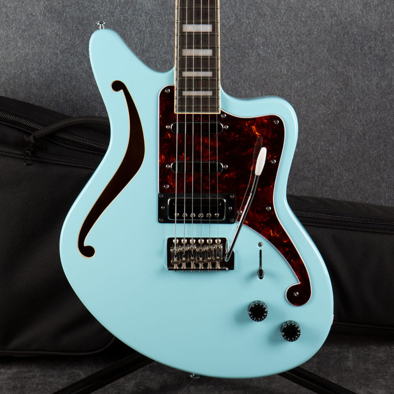 D'Angelico Premier Bedford - Sky Blue - Gig Bag - 2nd Hand D'Angelico Premier Bedford - Sky Blue - Gig Bag - 2nd Hand