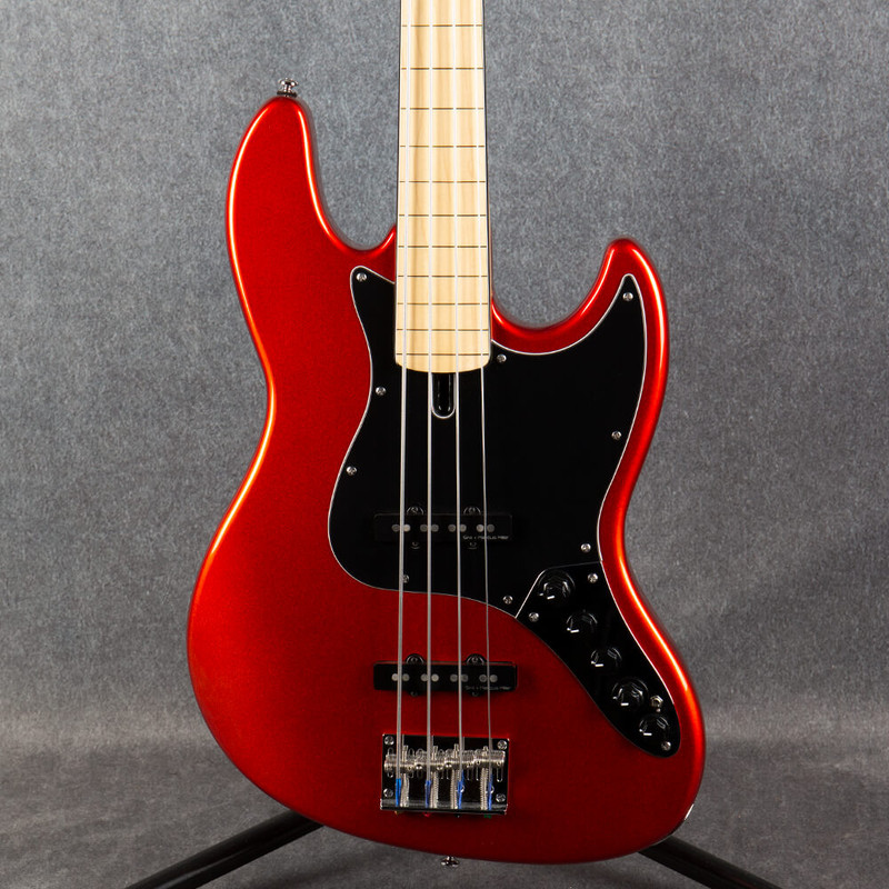 Sire Marcus Miller V7 Fretless Swamp Ash - Bright Metallic Red - 2nd Hand Sire Marcus Miller V7 Fretless Swamp Ash - Bright Metallic Red - 2nd Hand