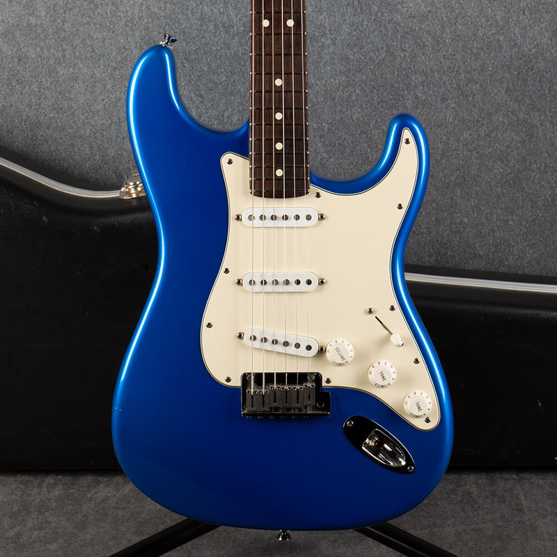 Fender USA Strat - AM Standard Body-AM Pro Neck - Chrome Blue - Case - 2nd Hand Fender USA Strat - AM Standard Body-AM Pro Neck - Chrome Blue - Case - 2nd Hand