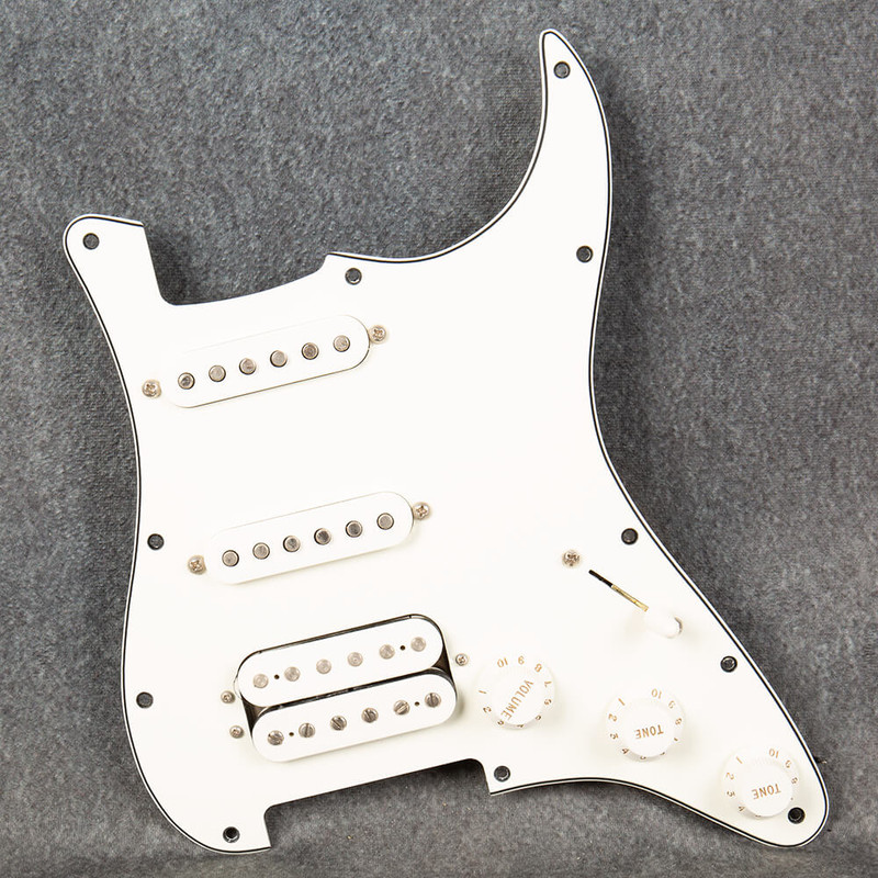 Fender Mexican Loaded Pickguard HSS - 2nd Hand Fender Mexican Loaded Pickguard HSS - 2nd Hand