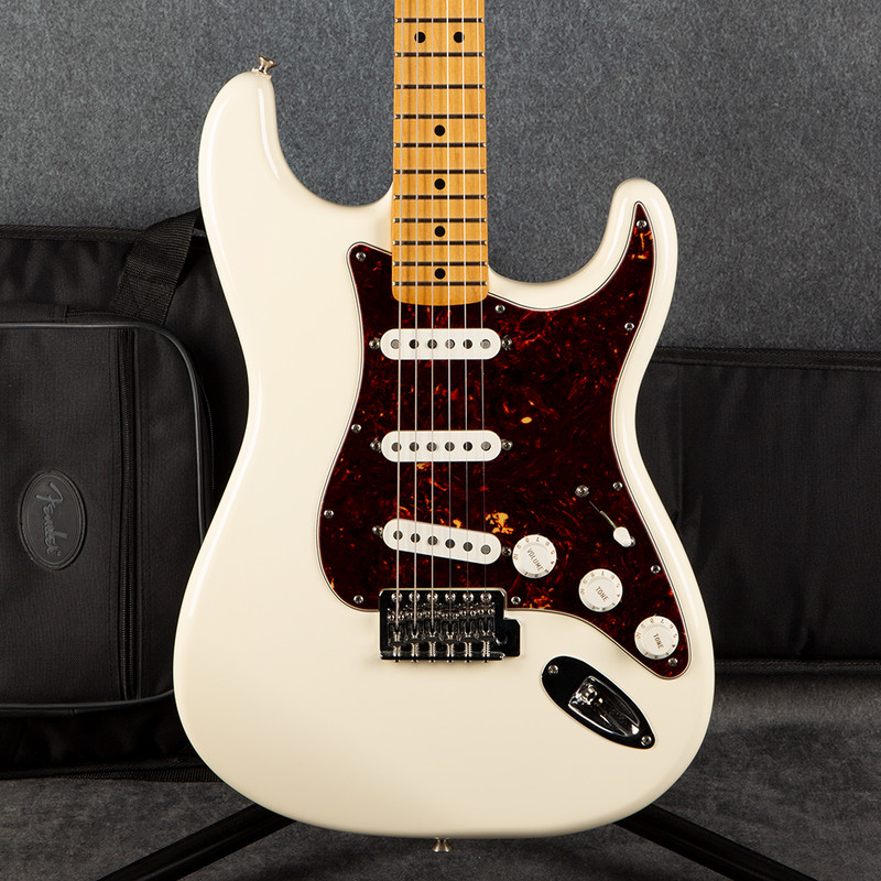 Fender Deluxe Roadhouse Stratocaster - Arctic White - Gig Bag - 2nd Hand