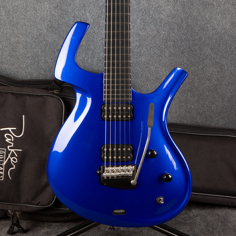 Parker Fly Deluxe - Majik Blue - Gig Bag - 2nd Hand Parker Fly Deluxe - Majik Blue - Gig Bag - 2nd Hand