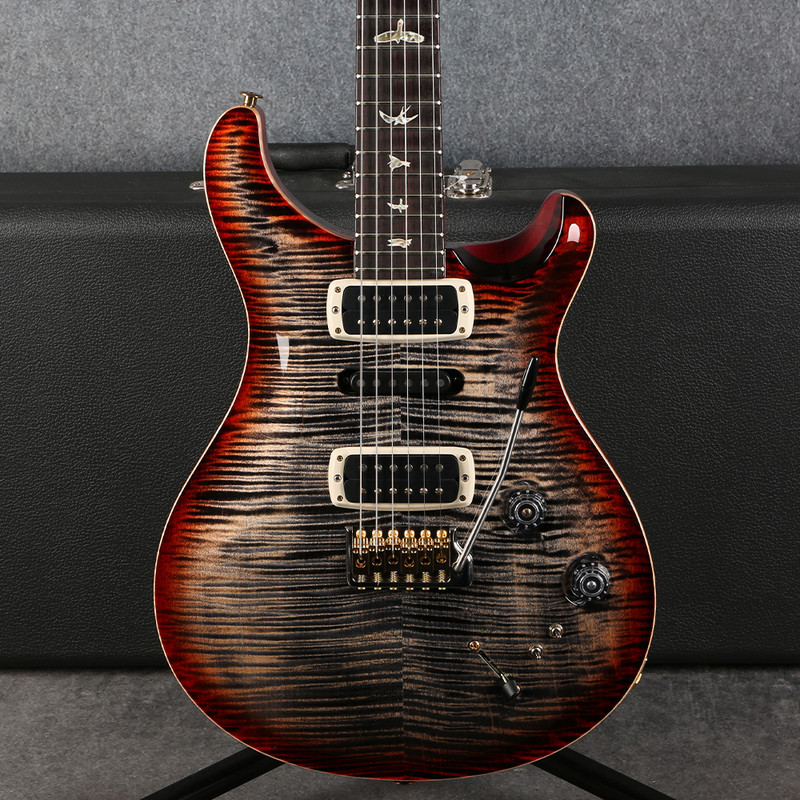PRS Modern Eagle V 10 Top - Charcoal Cherry Burst - Hard Case - 2nd Hand PRS Modern Eagle V 10 Top - Charcoal Cherry Burst - Hard Case - 2nd Hand